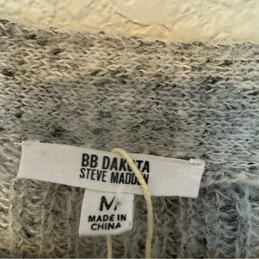 Gray Textured Knit Sweater. medium BB DAKOTA STEVE MADDEN - Picture 12 of 12